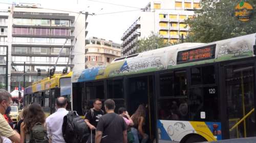 &quot;Είμαστε σαν σαρδέλες μέσα στα λεωφορεία&quot;: Οδύσσεια για τους πολίτες οι μετακινήσεις με Μέσα Μαζικής Μεταφοράς [βίντεο]