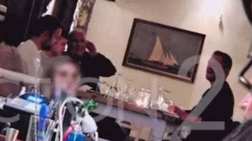 Στέφανος Κασσελάκης: Από τα αστακοκάραβα στις... αστακομακαρονάδες - Κέρασε τη φρουρά του και άφησε φιλοδώρημα 80 ευρώ