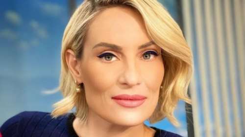 Ελεονώρα Μελέτη: Πανέμορφη και κατάξανθη με κοτσιδάκια και πουλόβερ - Η παιδική φωτογραφία της