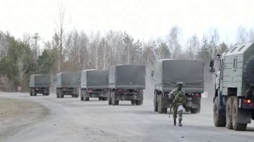 Πόλεμος στην Ουκρανία: &quot;Ο ρωσικός στρατός δεν αποσύρεται, ανασυντάσσεται&quot; - Τι εκτιμά ο Λευκός Οίκος