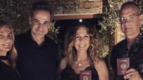 Στην Αντίπαρο με τον Τζέφ Μπέζος και τον Τόμ Χάνκς ο Κυριάκος και η Μαρέβα Μητσοτάκη