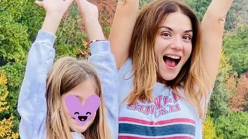 Η Εύα Τσιμιτσέλη είναι ένα πανέμορφο και φιλόζωο κορίτσι: Η γλυκιά στιγμή με τον σκύλο της που απαθανάτισε η Βάσω Λασκαράκη