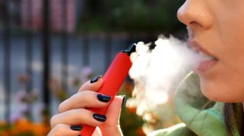 Γιατί το άτμισμα δεν είναι και τόσο αθώο: Αυξάνει μέχρι και 20% τον κίνδυνο για καρδιαγγειακά νοσήματα