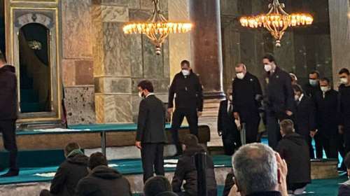 Νέα πρόκληση Ερντογάν: Πήγε να προσευχηθεί στην Αγιά Σοφιά [εικόνες - βίντεο]