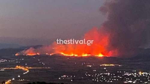 Πυρκαγιά στην Άσσηρο Θεσσαλονίκης: Δύσκολη νύχτα για πυροσβέστες και κατοίκους - Μήνυμα του 112
