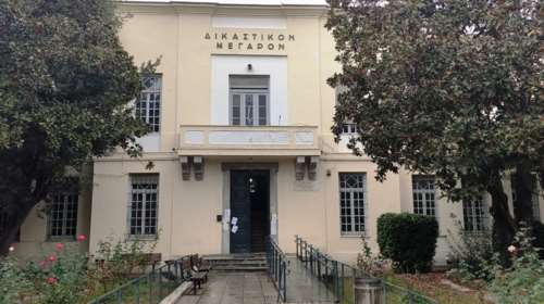 Βόλος: Σε ψυχιατρικό ίδρυμα ο 55χρονος Ρομά που κρατούσαν αλυσοδεμένο οι γονείς του