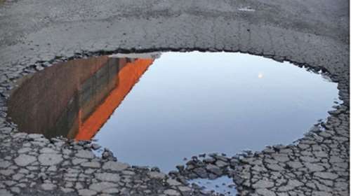 Λάρισα: Αποζημίωση 13.400 ευρώ από τον δήμο σε οδηγό μηχανής που έπεσε σε λακούβα