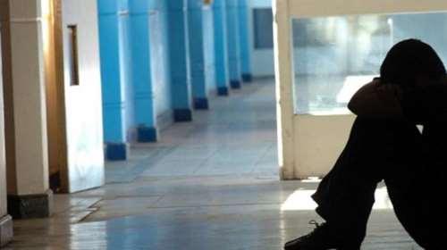 Λάρισα: Άγριος ξυλοδαρμός μαθητή από εξωσχολικούς μέσα στην αυλή σχολείου