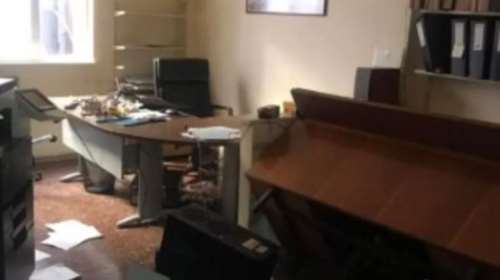 Ρουβίκωνας: Επίθεση στο γραφείο του δικαστικού επιμελητή που έκανε έξωση στην Ιωάννα Κολοβού [Βίντεο]