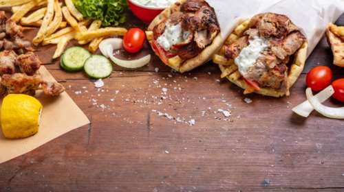 Εκτοξεύτηκαν οι τιμές σε σουβλάκι και πίτσα - Απογοήτευση στους καταναλωτές