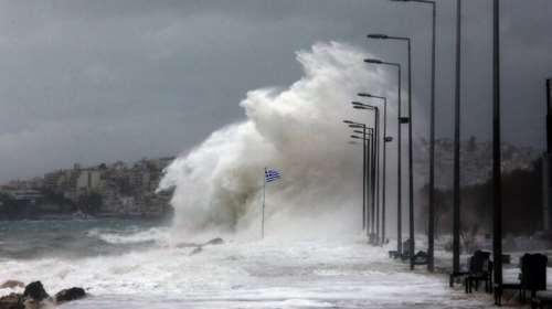 Κακοκαιρία &quot;EVA&quot;: Βγάλτε τις συσκευές από την πρίζα, μην αγγίζετε σωληνώσεις - Οι συστάσεις της Πολιτικής Προστασίας