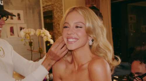 Μαγνήτισε πάλι τα βλέμματα η Σίντνεϊ Σούινι: Η φωτογραφία από γυρίσματα χωρίς σουτιέν [εικόνες]