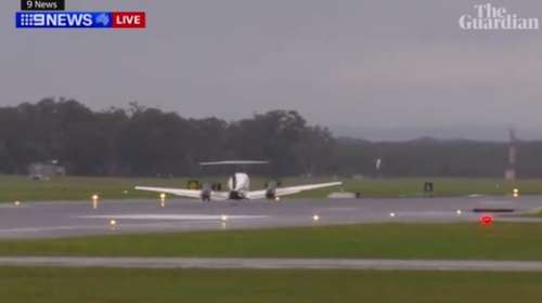 Αυστραλία: Αεροπλάνο έκανε αναγκαστική προσγείωση με την &quot;κοιλιά&quot; λόγω βλάβης [βίντεο]