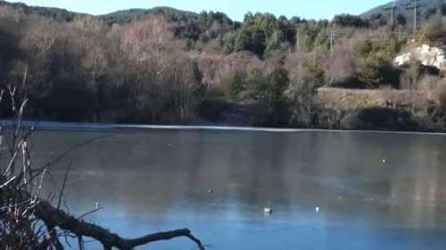 Σέρρες: Σε παγοδρόμιο μετατράπηκε η λίμνη στην Άνω Βροντού [βίντεο]