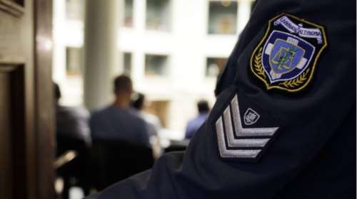 Ανησυχία στην ΕΛΑΣ για το δεύτερο κρούσμα ενδοοικογενειακής βίας με αστυνομικό της Βουλής - Δεν είχε απασχολήσει στο παρελθόν