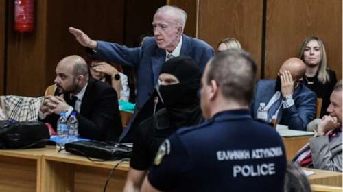 Εισαγγελική έρευνα για τον ναζιστικό χαιρετισμό του Κωνσταντίνου Πλεύρη στη δίκη της Χρυσής Αυγής