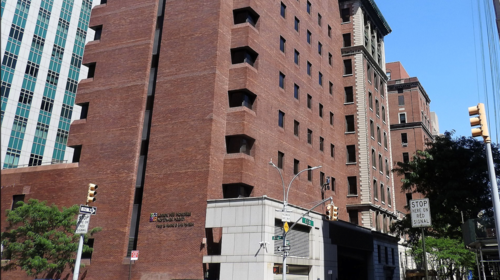 Κορονοϊός: Περισσότεροι εξωνοσοκομειακοί θάνατοι σε μέρη που χτυπήθηκαν περισσότερο από την πανδημία