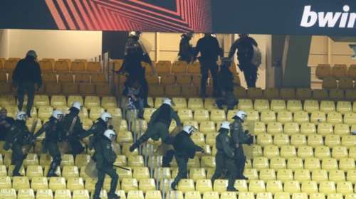 Νέα Φιλαδέλφεια: Σοβαρά επεισόδια μεταξύ χούλιγκαν της ΑΕΚ και αστυνομικών σε αγώνα χάντμπολ