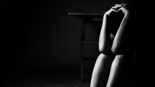 Σοκ στην Πάτρα: Ομαδικός βιασμός 16χρονης - Χειροπέδες σε δύο άνδρες, αναζητείται και τρίτος