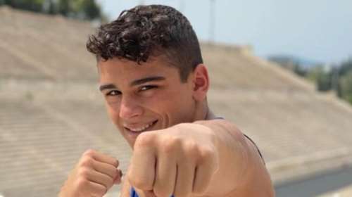 Βασίλης Τόπαλος: &quot;Τον έβαλαν να αγωνιστεί με 20χρονο 70 κιλά&quot;- Τι λέει η γιαγιά του 16χρονου για το μοιραίο χτύπημα