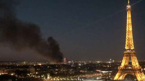 Μεγάλη φωτιά στο Παρίσι: Καίγεται κέντρο διαλογής ανακυκλώσιμων υλικών - Πυκνοί μαύροι καπνοί πάνω από την πόλη [βίντεο - εικόνες]