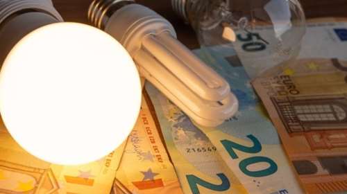 Πόσο θα πληρώσουμε για το ρεύμα του Μαΐου - Τα νέα τιμολόγια λιανικής και η αυξημένη χρέωση υπέρ... ΔΕΔΔΗΕ