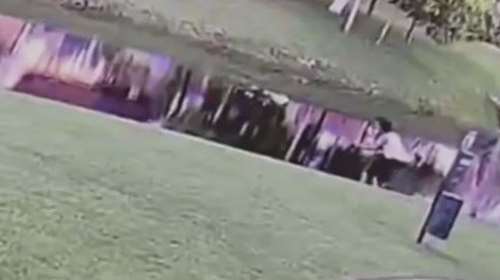 Βίντεο σοκ: Μητέρα πετάει τον 9χρονο αυτιστικό γιο της σε κανάλι για να τον πνιξει