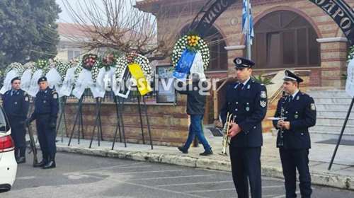Θρήνος στην κηδεία του 32χρονου αστυνομικού που σκότωσε ο Νορβηγός - &quot;Γιατί παλικάρι μου&quot; σπάραζε η μητέρα του [εικόνες-βίντεο]