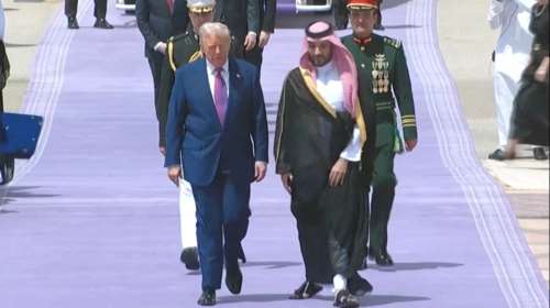 Στη Σ. Αραβία ο Τραμπ: Περιοδεία σε χώρες του Κόλπου με στόχο τη σύναψη μεγάλων οικονομικών συμφωνιών