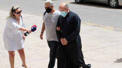 Συγκλονιστικές αποκαλύψεις στο Αγρίνιο: &quot;Έτσι μας βίαζε ο ιερέας - Μας έγδυνε για να λύσει τα... μάγια&quot;