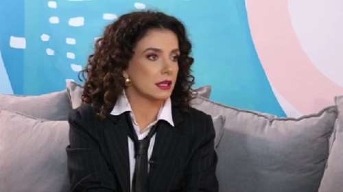 Η επεισοδιακή γέννηση της Φωτεινής Δάρρα: &quot;Η αδερφή μου με σύστησε στον πατέρα μας&quot; [βίντεο]