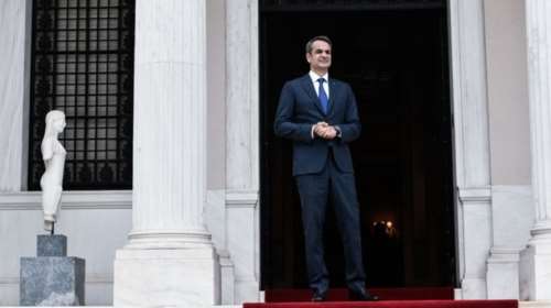 Τα καμπανάκια των δημοσκοπήσεων αγχώνουν την κυβέρνηση: Στροφή στην καθημερινότητα για υγεία, παιδεία και στέγαση