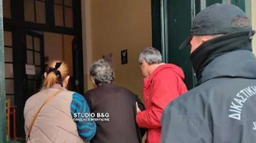 Στα δικαστήρια η 72χρονη αγρότισσα που μαχαίρωσε και σκότωσε 50χρονο όταν εκείνος θέλησε να την ληστέψει μέσα στον πάγκο της