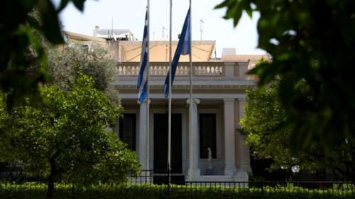 Το βλέμμα στα δεξιά της στρέφει η κυβέρνηση - Αντιδράσεις για τη φράση Γεραπετρίτη "ας χαρακτηριστώ και μειοδότης"