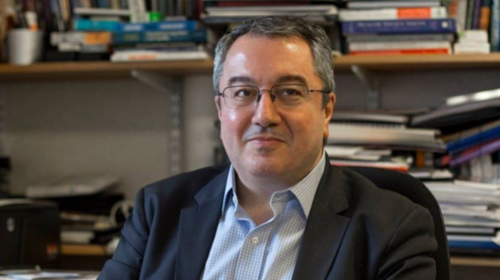 Μόσιαλος: Όλα τα σενάρια για τη μετάλλαξη Όμικρον - Τι ξέρουμε και γιατί ανησυχούμε