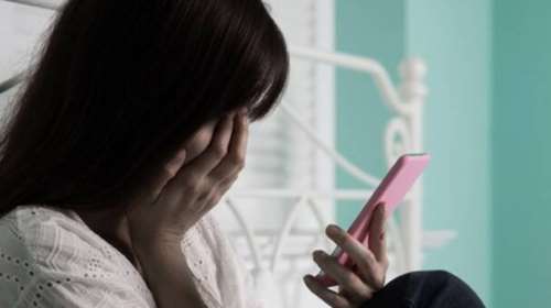 Πάτρα: Κόρη γνωστού πολιτικού έπεσε θύμα του κυκλώματος revenge porn [Βίντεο]