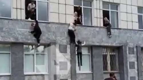 Μακελειό στη Ρωσία: Τουλάχιστον 8 νεκροί από επίθεση ενόπλου σε πανεπιστήμιο - Φοιτητές πηδούν από τα παράθυρα για να σωθούν [βίντεο]