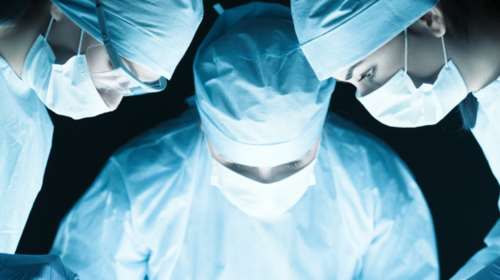 Ανεμβολίαστη αναισθησιολόγος στη Θεσσαλονίκη: &quot;Είναι επικουρική, δεν πρόλαβε&quot;, η δικαιολογία συνδικαλιστή