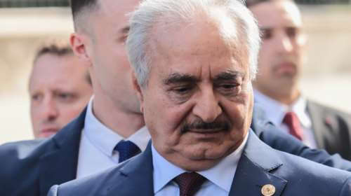Διπλωματικό θρίλερ στην Βεγγάζη: Γιατί χαρακτηρίστηκαν &quot;ανεπιθύμητα πρόσωπα&quot; ο Ευρωπαίος Επίτροπος και οι τρεις υπουργοί
