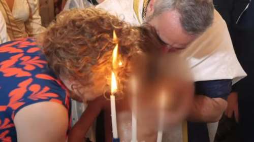 Κρήτη: Viral η νονά που πήραν φωτιά τα μαλλιά της την ώρα της βάφτισης [βίντεο]