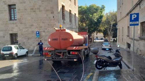 Ρόδος: Μετακινήθηκαν οι περισσότεροι μετανάστες από το κέντρο - Επιχείρηση καθαριότητας στην περιοχή [εικόνες]