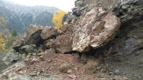 Αποκλεισμένοι οι κάτοικοι στα Άγραφα - Η έντονη βροχόπτωση προκάλεσε μεγάλη κατολίσθηση [Εικόνες]