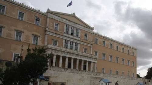 &quot;Σε ολισθηρό δρόμο η δημοκρατία στην Ελλάδα&quot; - Τι καταγράφεται στην έκθεση του διεθνούς Ινστιτούτου V-DEM