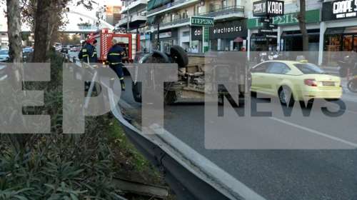 Σοκαριστικό τροχαίο στην Αγία Παρασκευή: Όχημα αναποδογύρισε στη λεωφ. Μεσογείων [εικόνες - βίντεο]