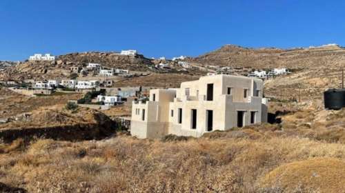 Εβδομάδα πλειστηριασμών: Στο σφυρί ακίνητα των οικογενειών Μαλαματίνα και Χατζηιωάννου