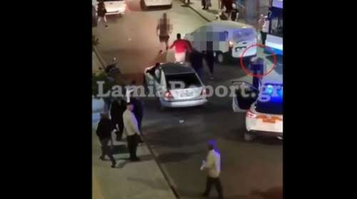 Νέες εικόνες ντροπής από την επίθεση των Ρομά στη Λαμία - Δέρνουν δημοτικό αστυνομικό [βίντεο]