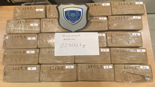 Πάτρα: Ο αστυνομικός σκύλος "Αικ" εντόπισε σακούλα με 22 κιλά κοκαΐνη σε φορτηγό στο λιμάνι