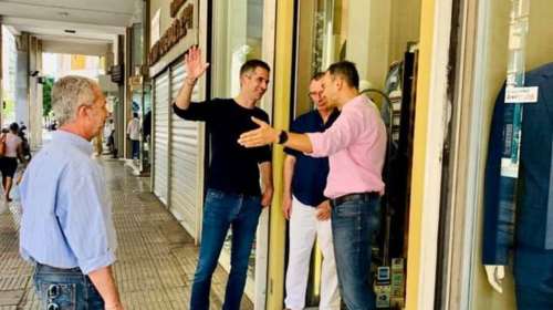 Στην αγορά της Πατησίων ο Κώστας Μπακογιάννης - Μίλησε με καταστηματάρχες και πολίτες