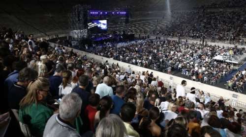 Μεγάλη συναυλία στο Καλλιμάρμαρο αφιερωμένη στον Λευτέρη Παπαδόπουλο - Τραγούδησε ξανά η Χαρούλα Αλεξίου [εικόνες - βίντεο]