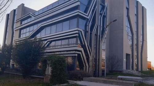 Τα &quot;επώνυμα σφυριά&quot; του Απριλίου: Από τη μεζονέτα της συζύγου του Φυντανίδη μέχρι τον Όμιλο Κουρή και τα ζαχαροπλαστεία Βάρσου